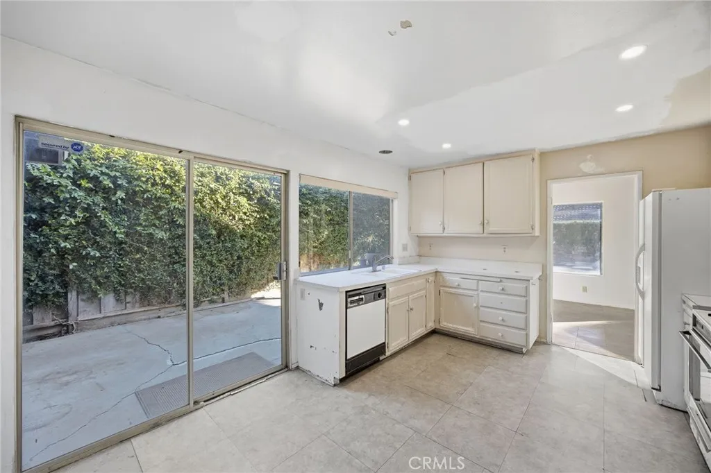 418 W Carol, Santa Ana, California 92707 home-pic-17